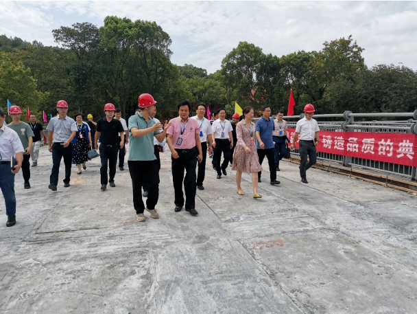 市政要聞 | 湖南工商大學(xué)黨委書(shū)記陳曉紅院士、長(zhǎng)沙市公共工程建設(shè)中心總工劉學(xué)武帶隊(duì)赴湖南工商大學(xué)跨桐梓坡路過(guò)街天橋項(xiàng)目考察調(diào)研